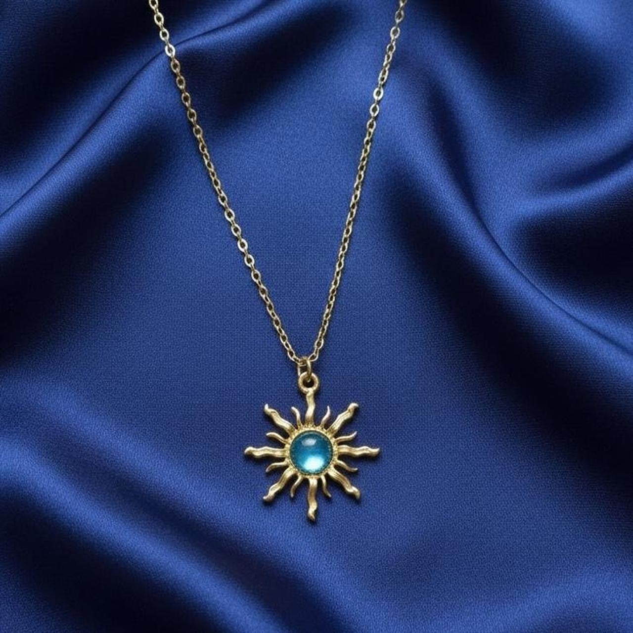 Sun necklace with gem