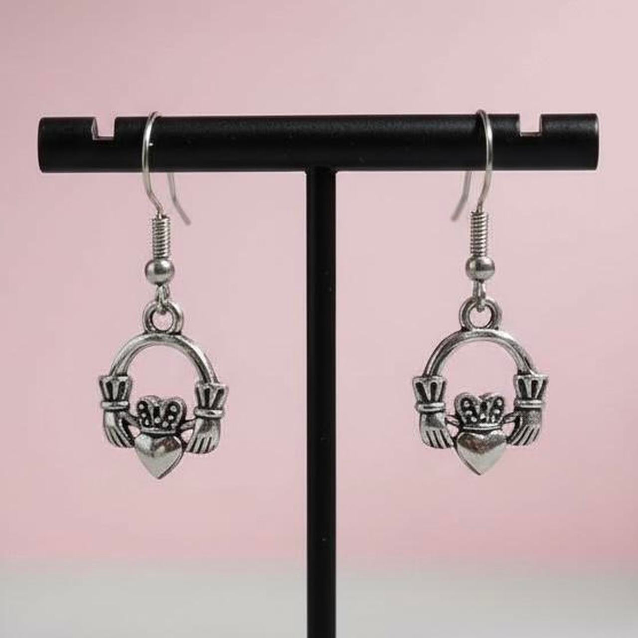 Claddagh Minimalist earrings