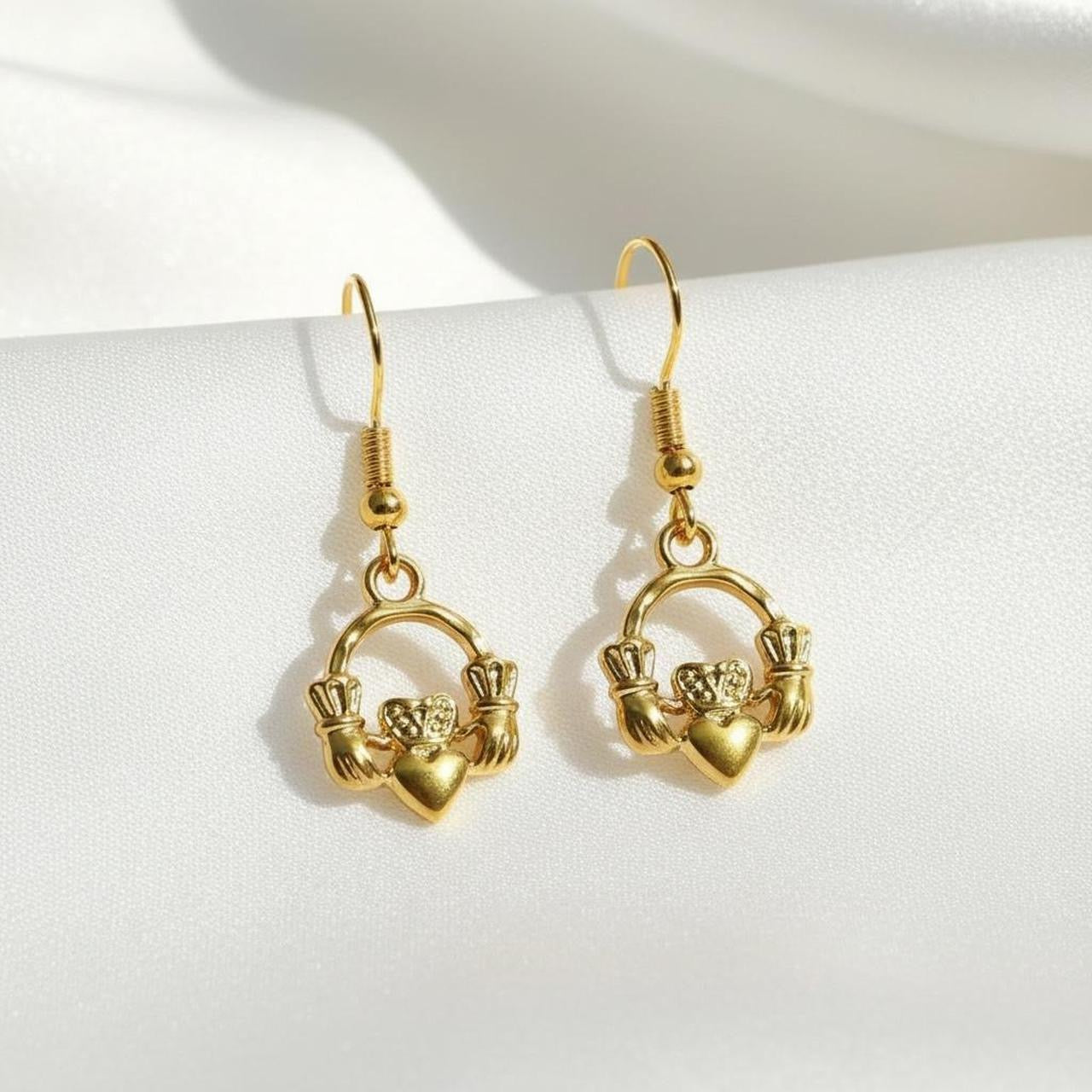 Claddagh Minimalist earrings