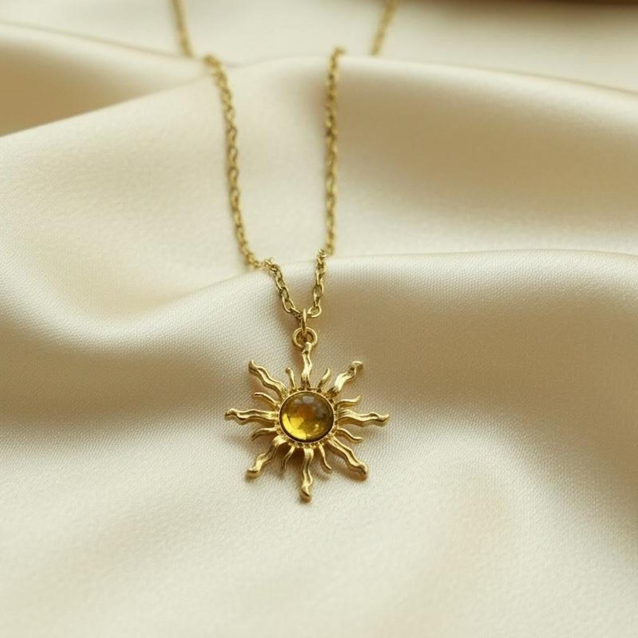 Sun necklace with gem