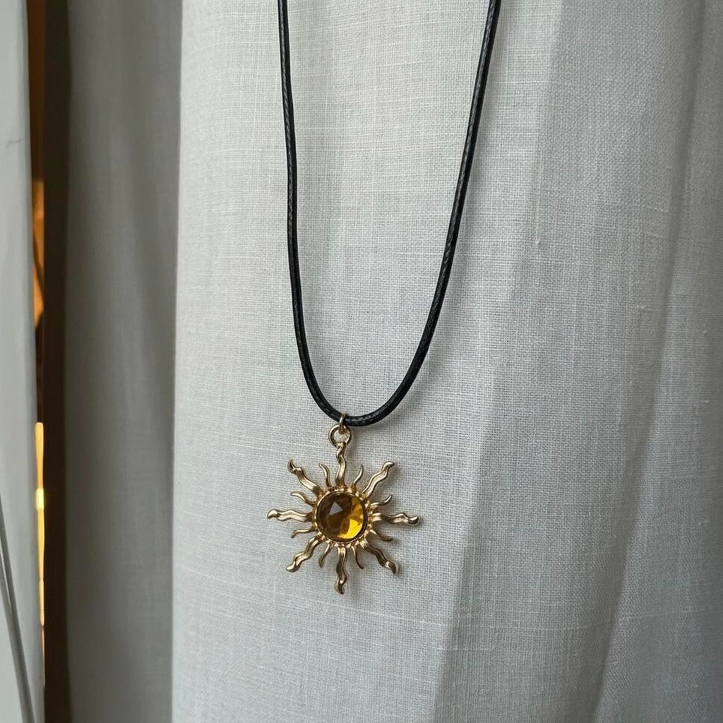 Sun necklace with gem