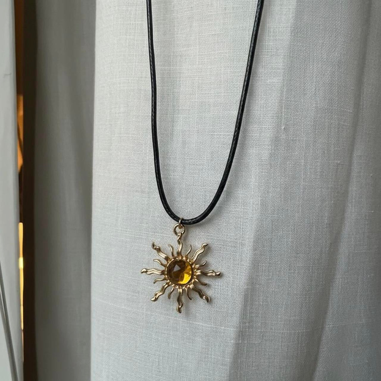 Sun necklace with gem